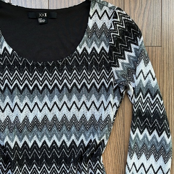 Lightweight sweater dress size small - Picture 7 of 11